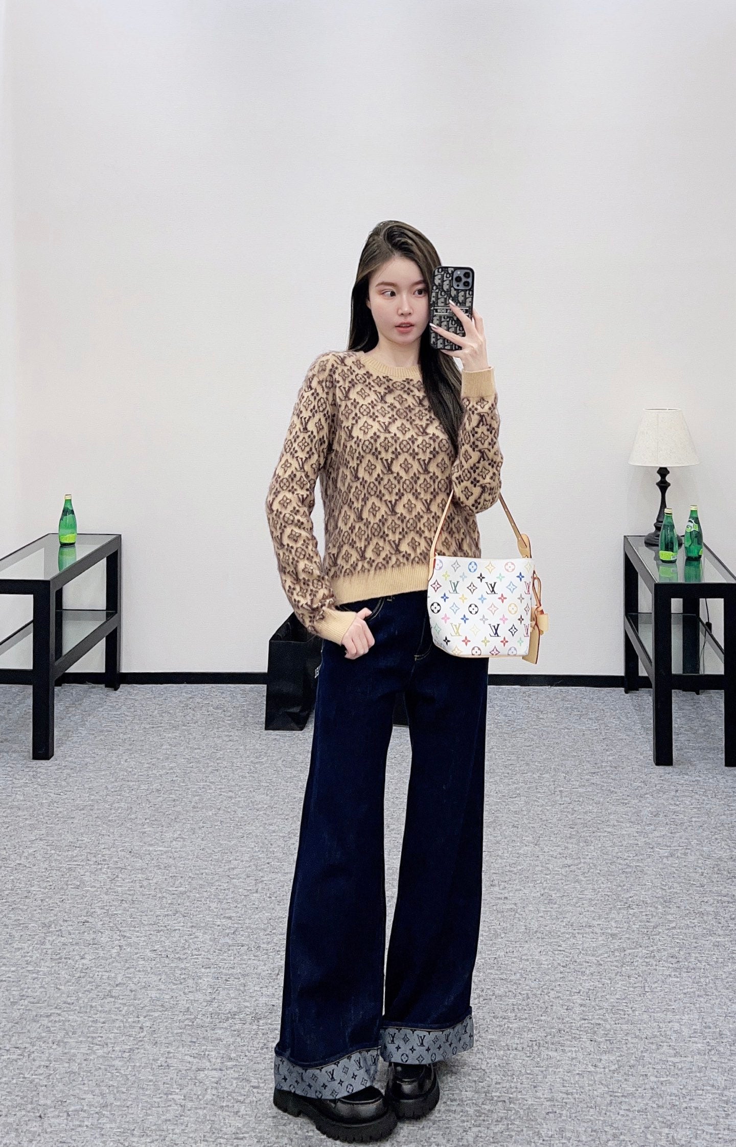 L 25 Knitted wool sweater