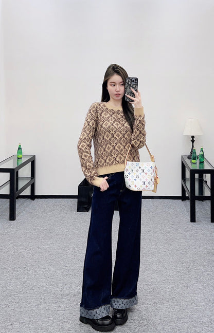 L 25 Knitted wool sweater