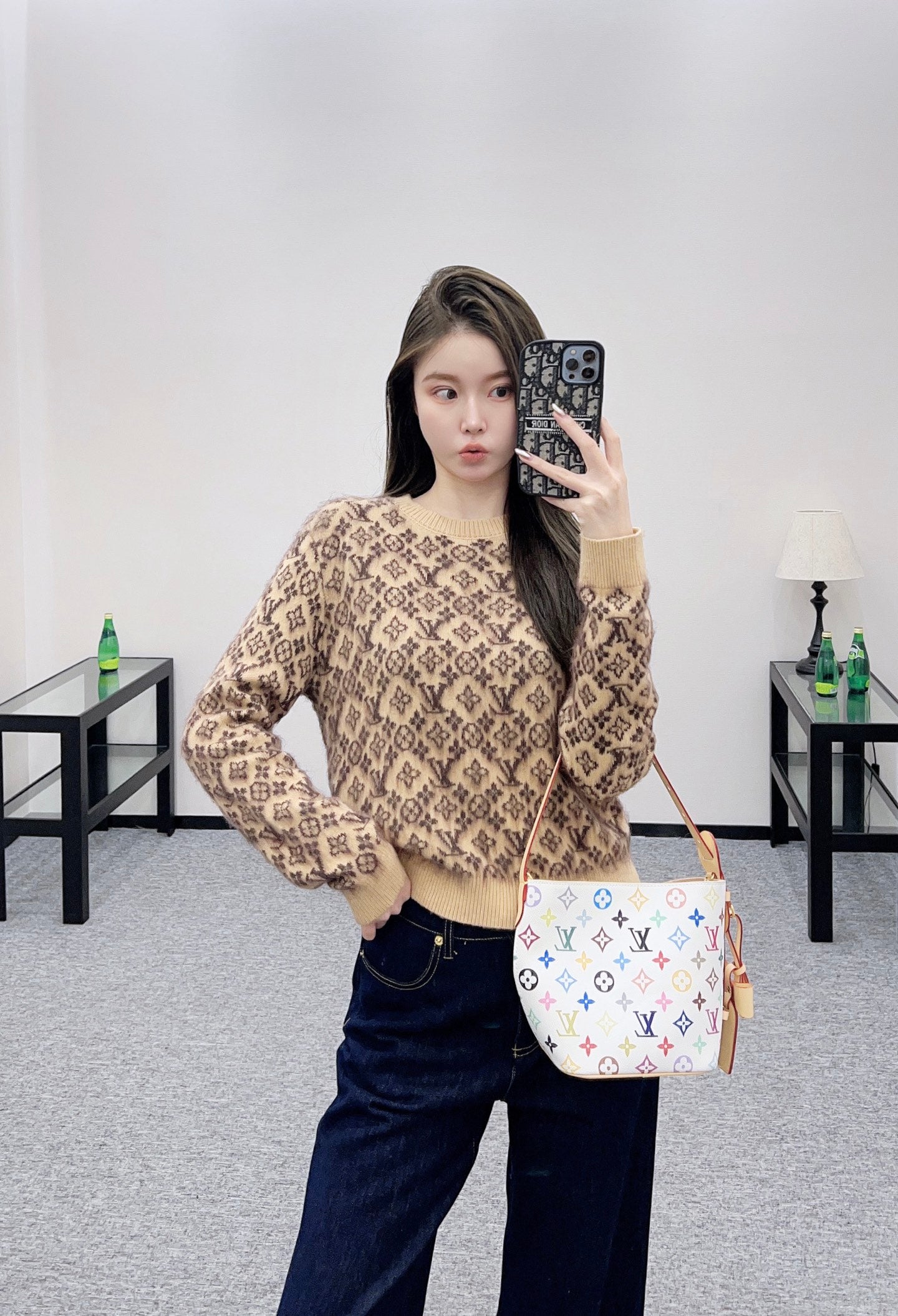 L 25 Knitted wool sweater