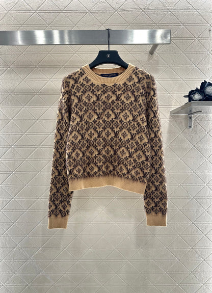 L 25 Knitted wool sweater