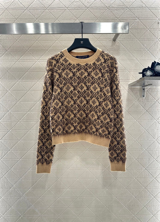 L 25 Knitted wool sweater