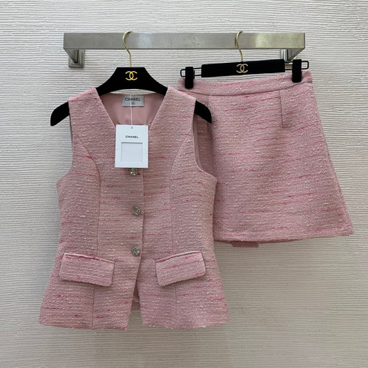 C 25 Sleeveless vest ➕ short skirt