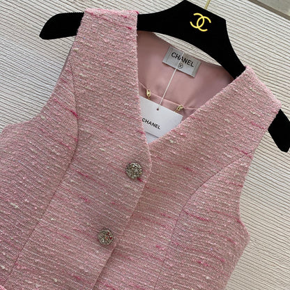 C 25 Sleeveless vest ➕ short skirt