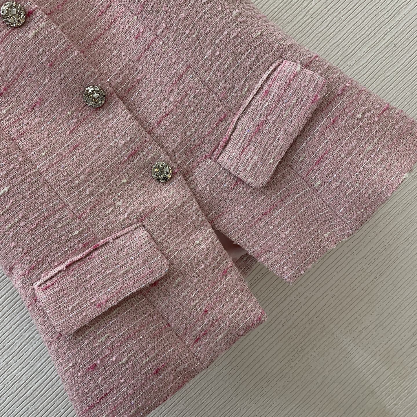 C 25 Sleeveless vest ➕ short skirt