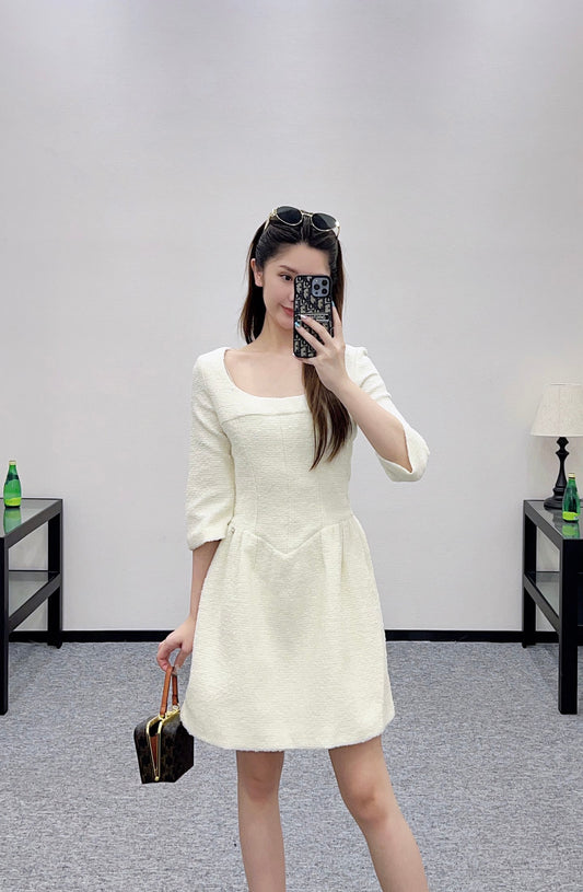 C 25 Mid sleeve round neck wool blend dress(beigi/black)