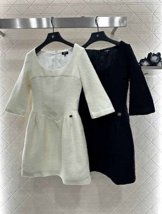C 25 Mid sleeve round neck wool blend dress(beigi/black)