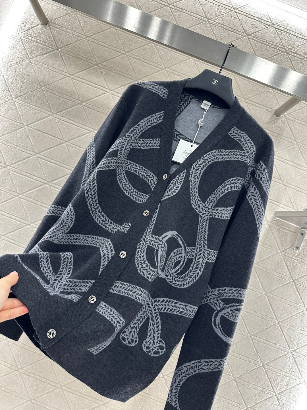 He 25 knitted cardigan
