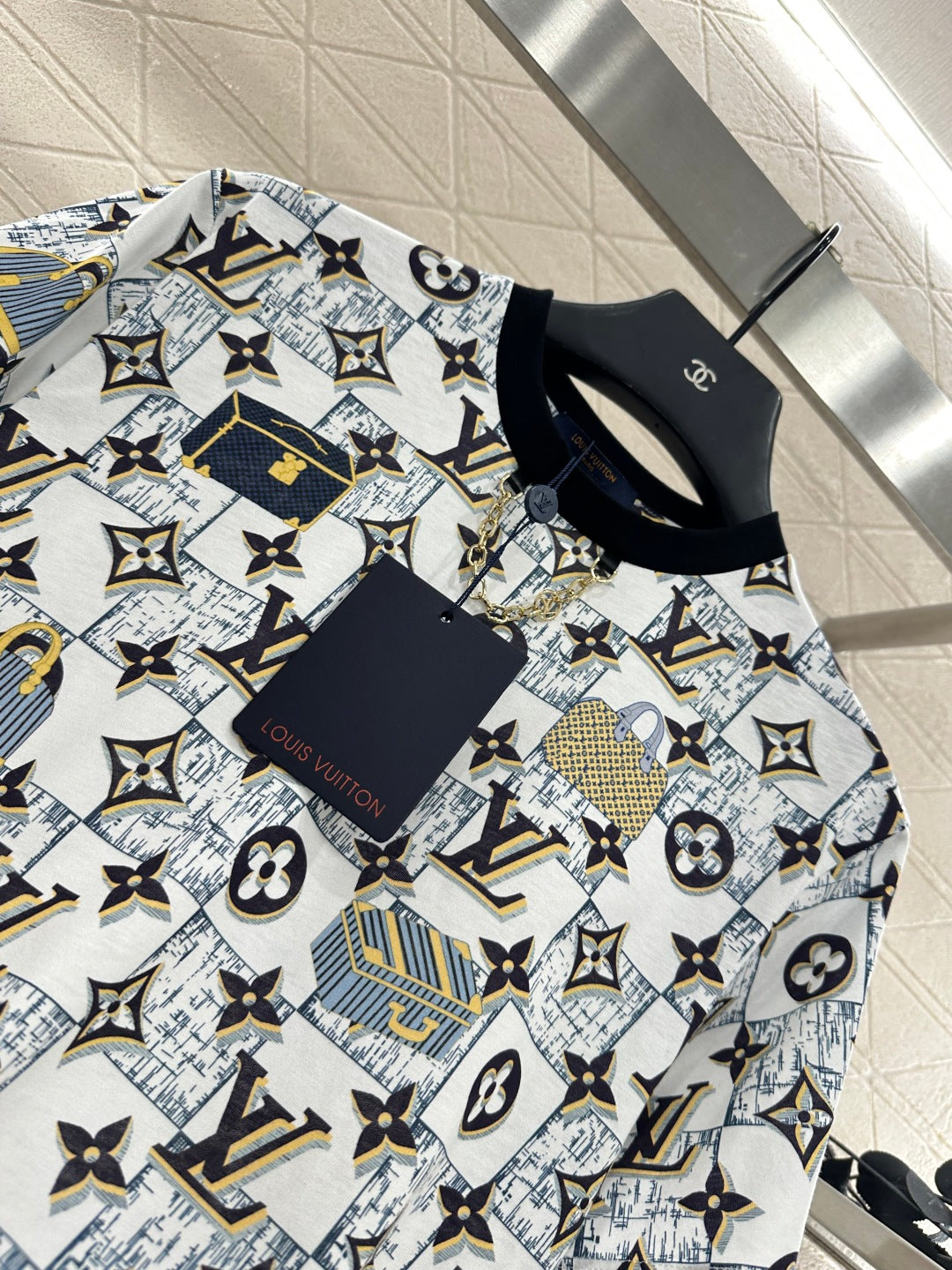 L 25 Luggage Print Chain Short Sleeves