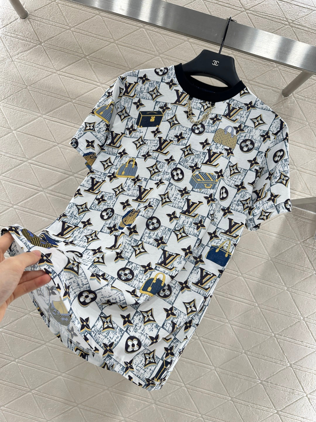 L 25 Luggage Print Chain Short Sleeves
