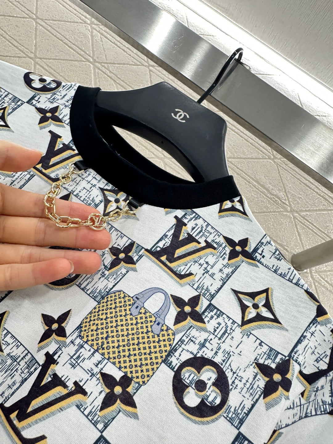 L 25 Luggage Print Chain Short Sleeves