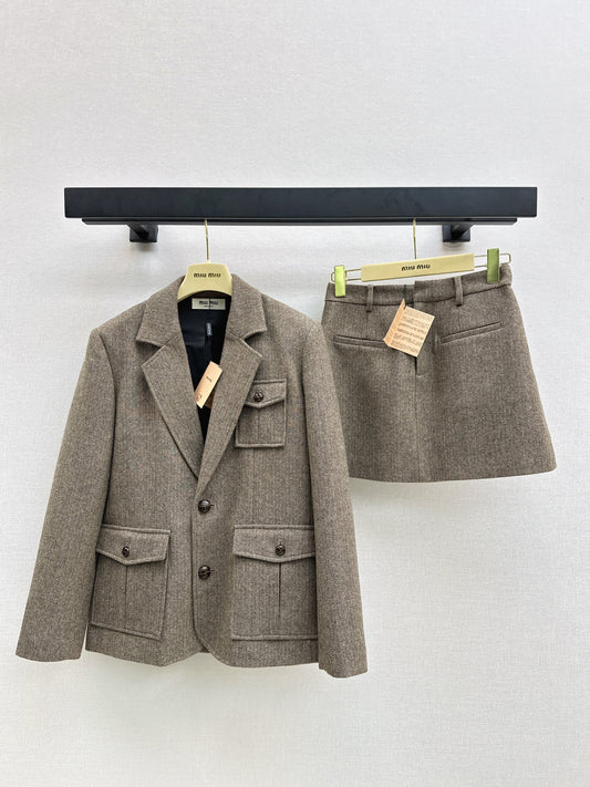 Mi 25 Suit jacket + A-line skirt