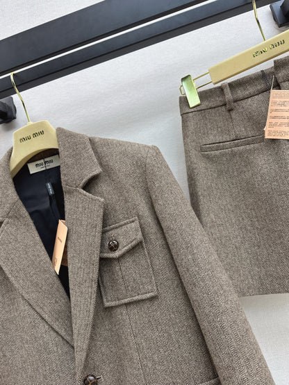 Mi 25 Suit jacket + A-line skirt