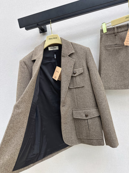 Mi 25 Suit jacket + A-line skirt