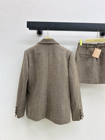 Mi 25 Suit jacket + A-line skirt