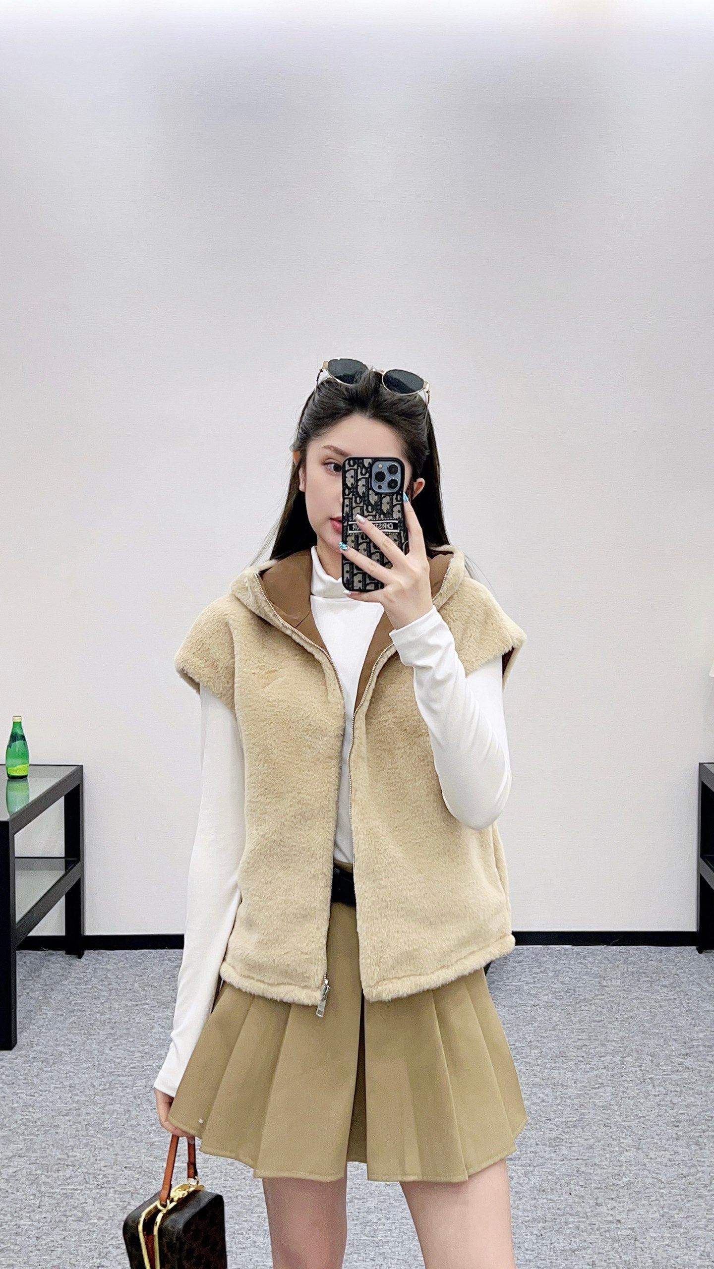 Pr 25 Wearing fur vest on both sides