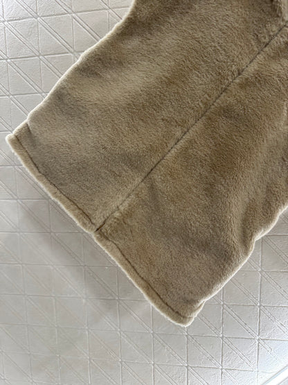 Pr 25 Wearing fur vest on both sides