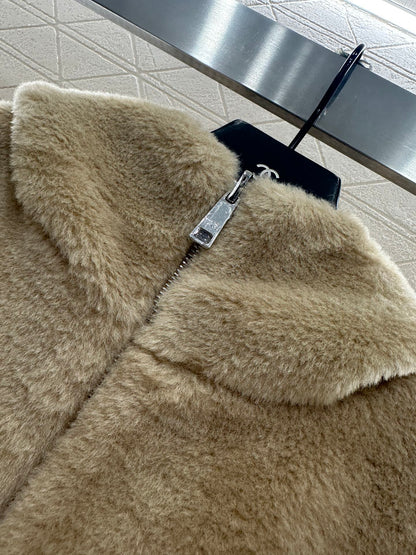 Pr 25 Wearing fur vest on both sides