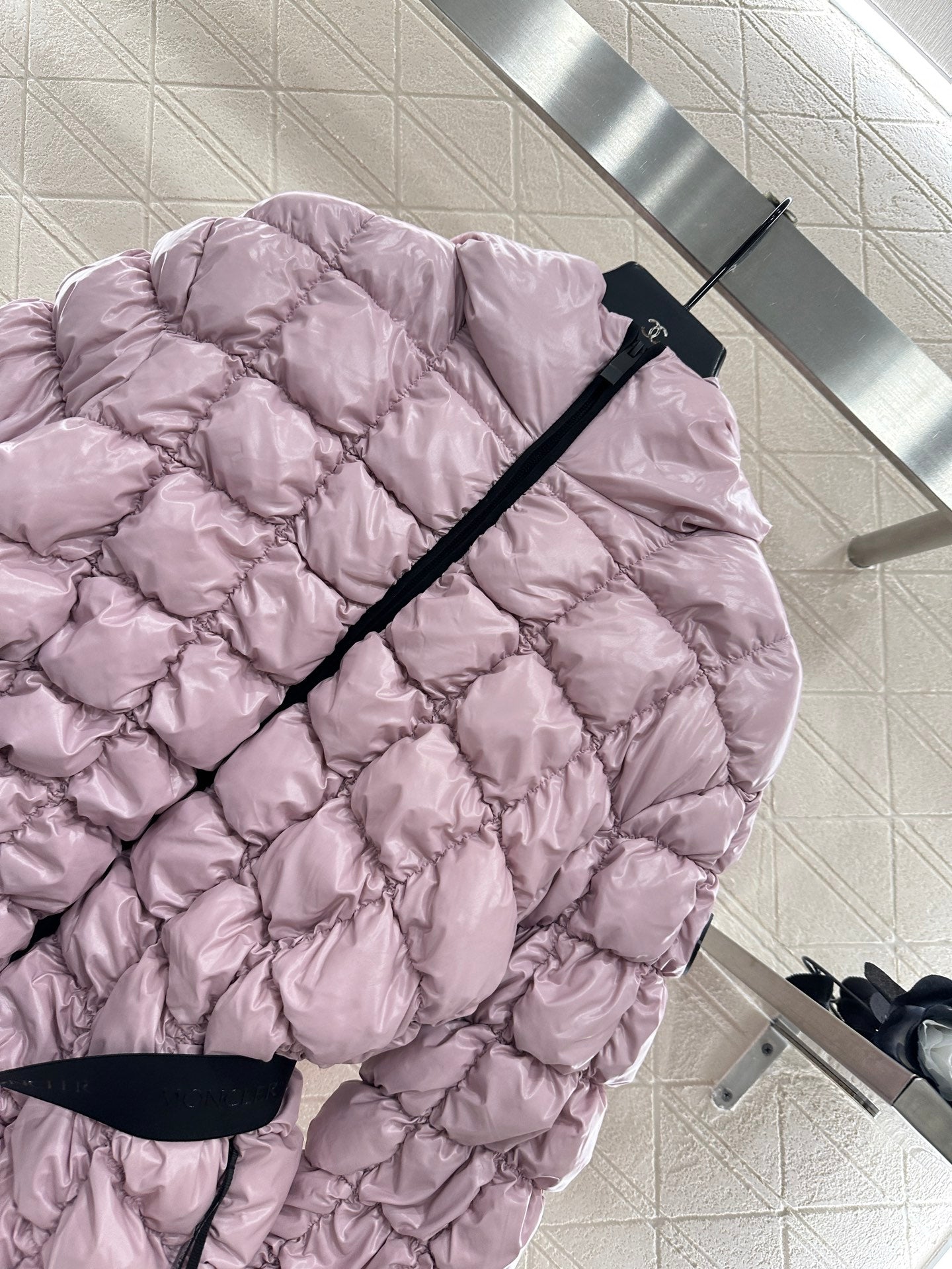 Mon 25 Stand up collar belt down jacket (made of waterproof and windproof material)（BLACK/PINK）