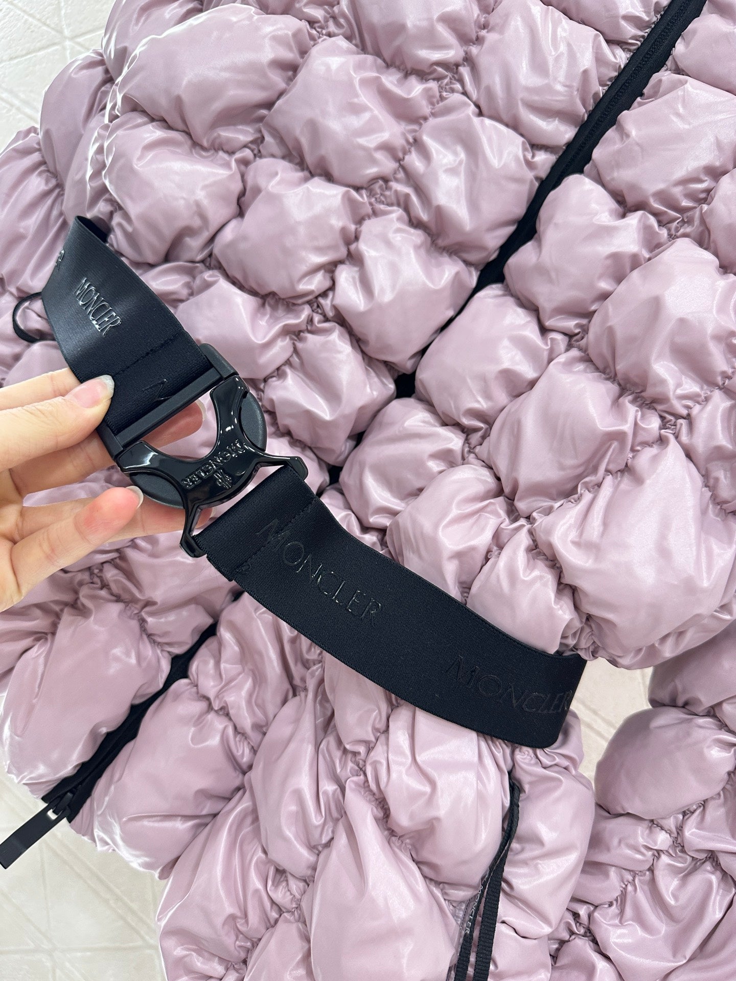 Mon 25 Stand up collar belt down jacket (made of waterproof and windproof material)（BLACK/PINK）