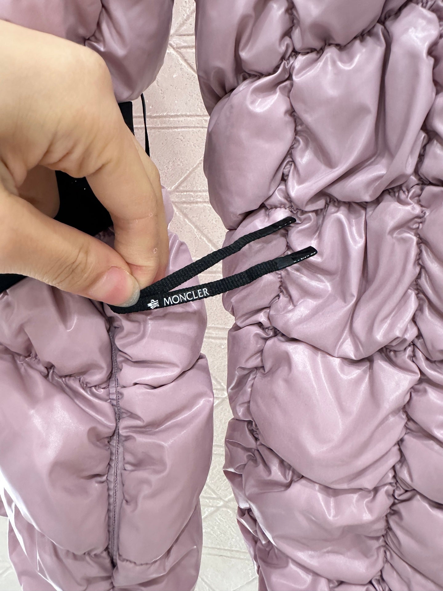 Mon 25 Stand up collar belt down jacket (made of waterproof and windproof material)（BLACK/PINK）
