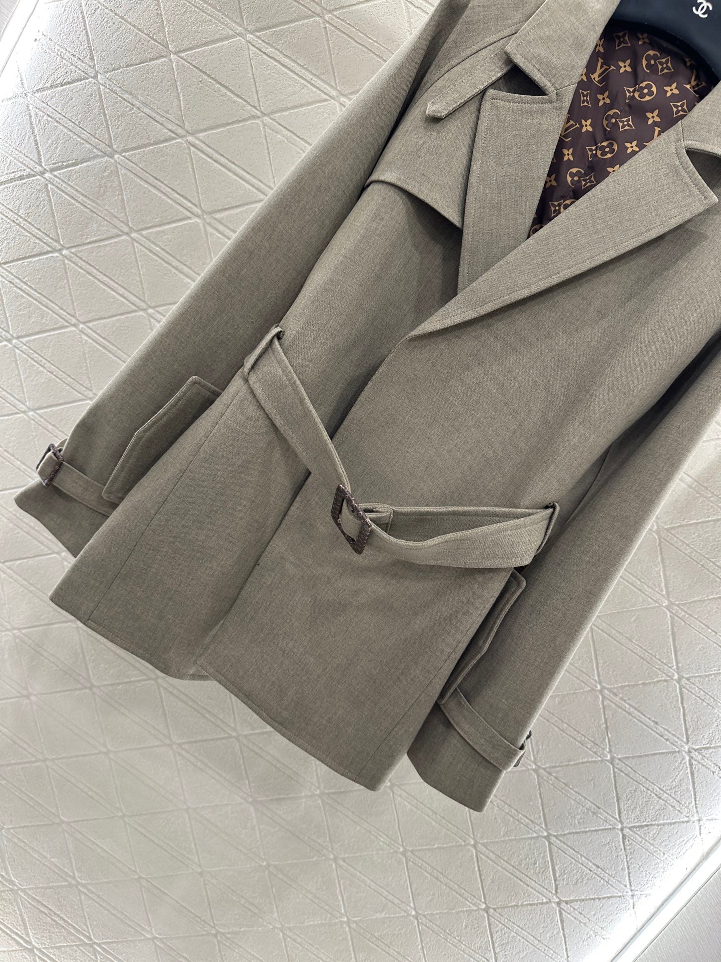 L 25 Mid length waistband jacket