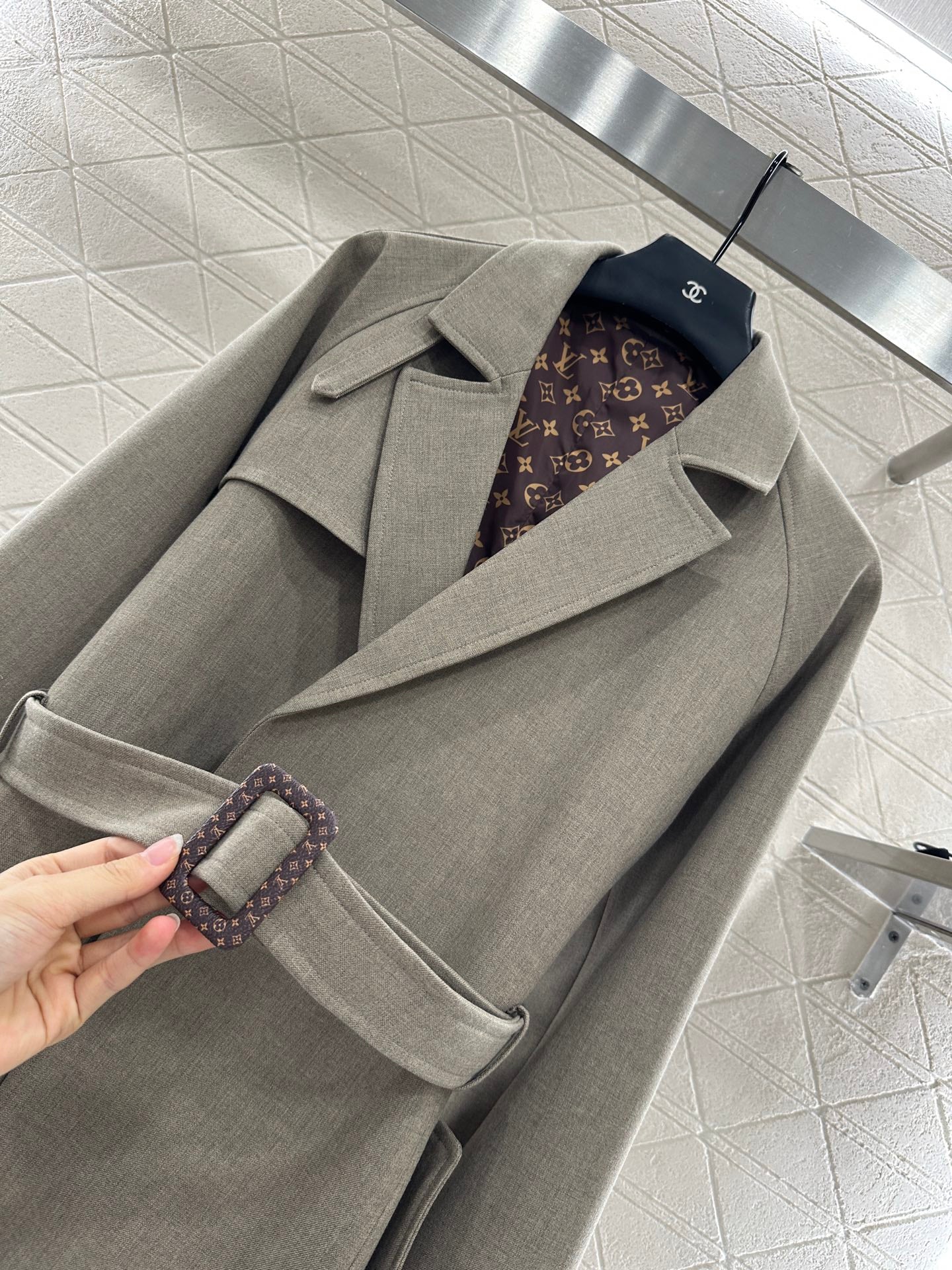 L 25 Mid length waistband jacket