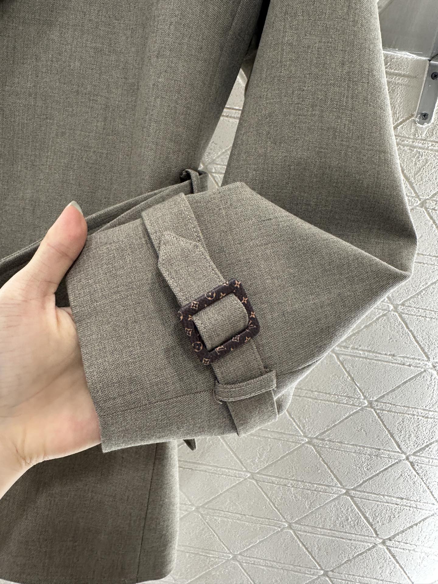 L 25 Mid length waistband jacket
