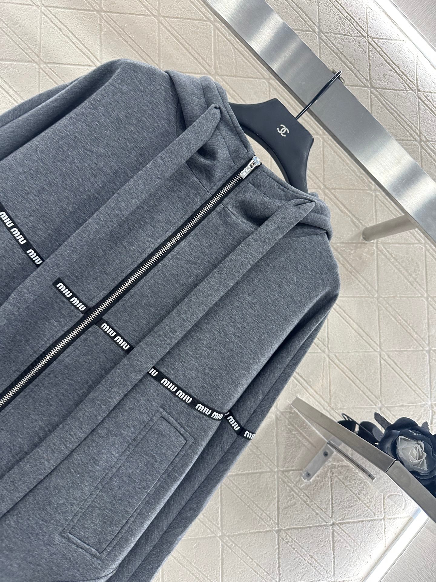 Mi 25 Contour woven hooded jacket (gray/black)
