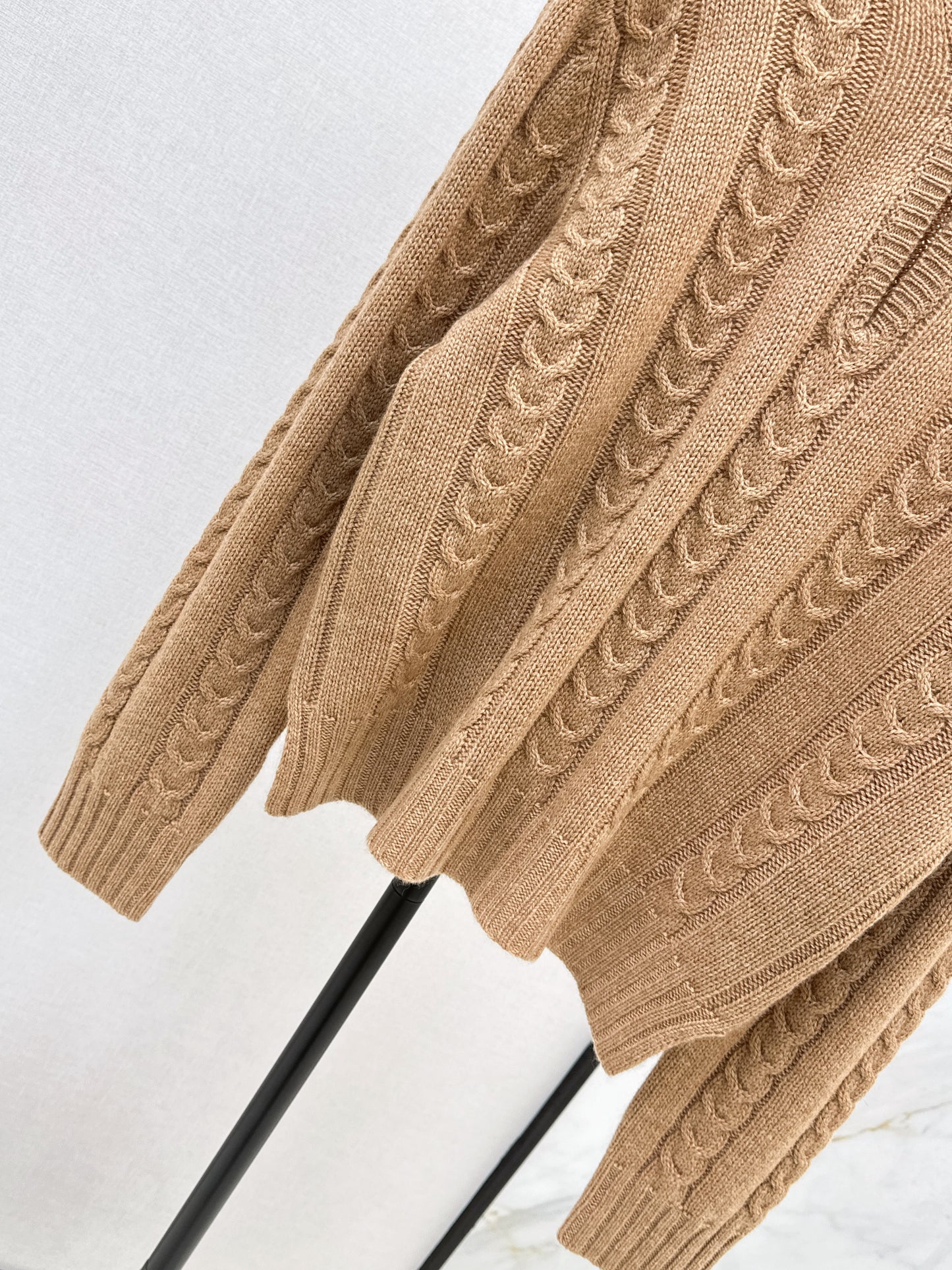 LO 25 Single-button cashmere sweater(KHAKI/GRAY)