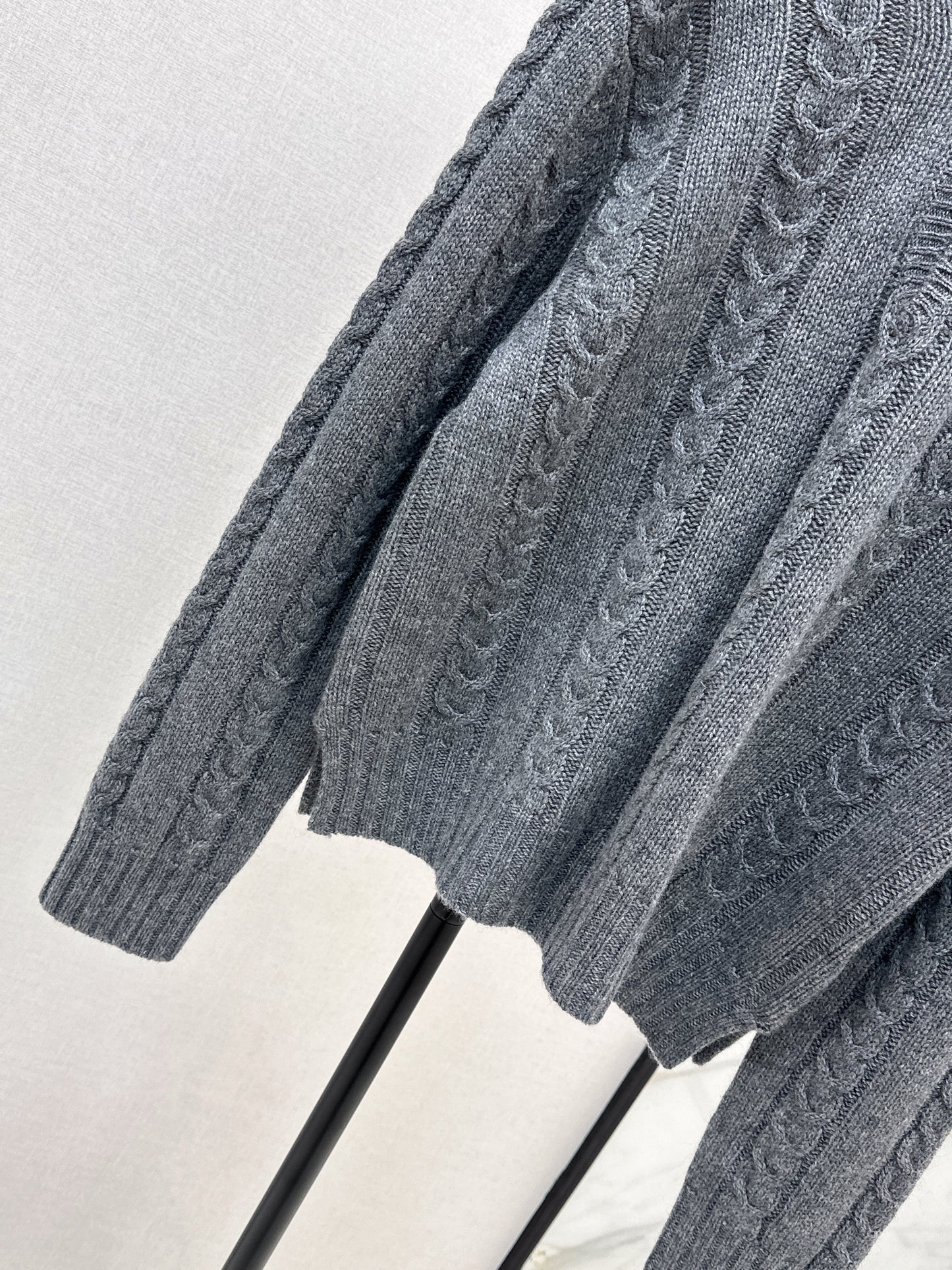 LO 25 Single-button cashmere sweater(KHAKI/GRAY)