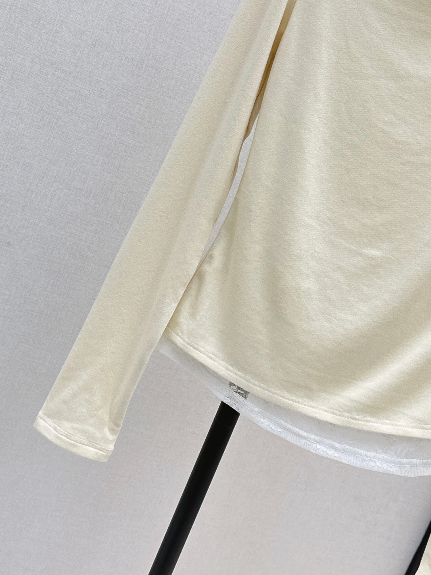 Mi 25 New three-dimensional flower lace round neck bottom long sleeve（BEIGI/BLACK）