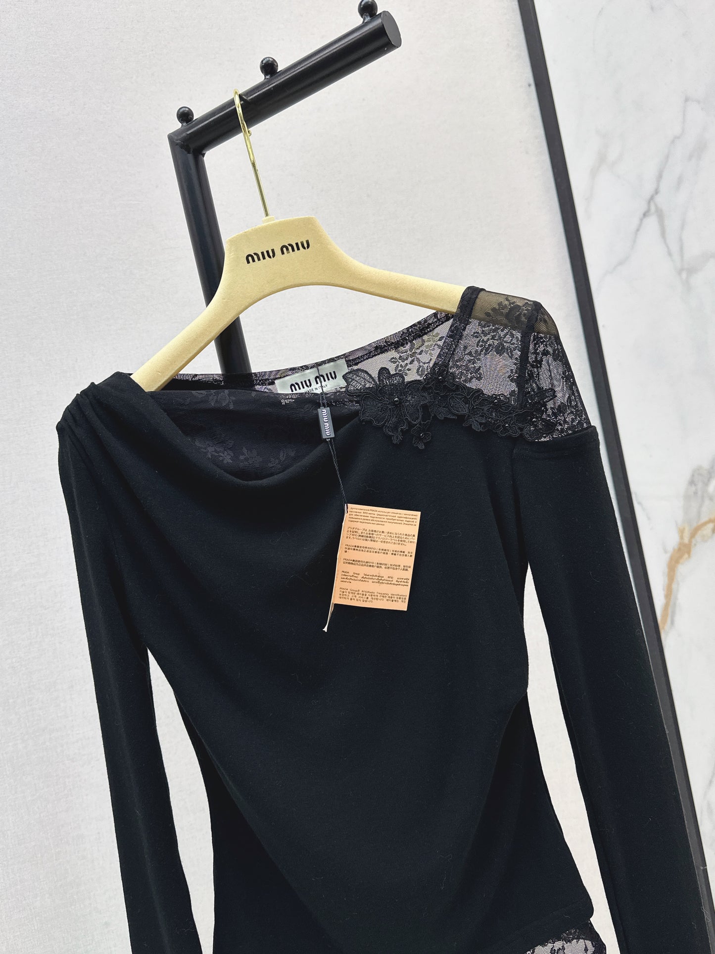 Mi 25 New three-dimensional flower lace round neck bottom long sleeve（BEIGI/BLACK）