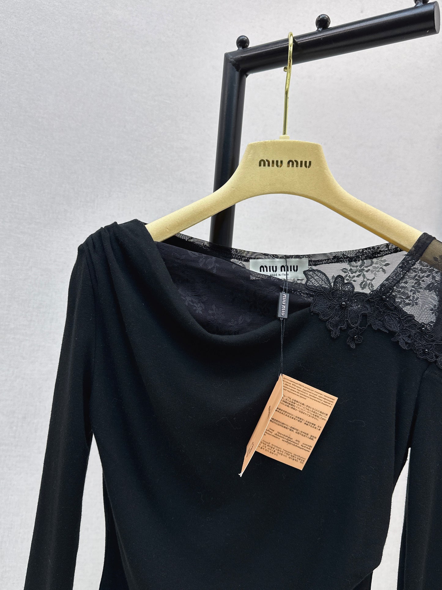 Mi 25 New three-dimensional flower lace round neck bottom long sleeve（BEIGI/BLACK）