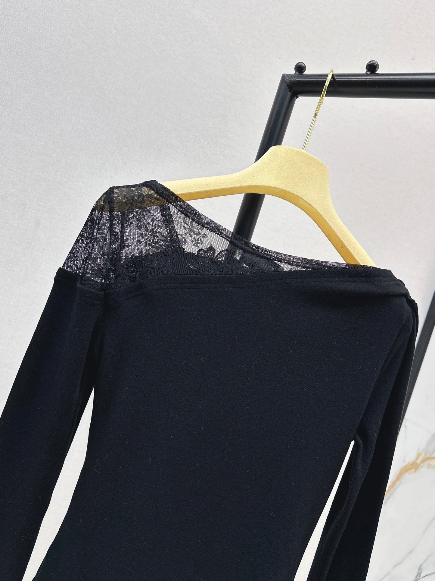 Mi 25 New three-dimensional flower lace round neck bottom long sleeve（BEIGI/BLACK）