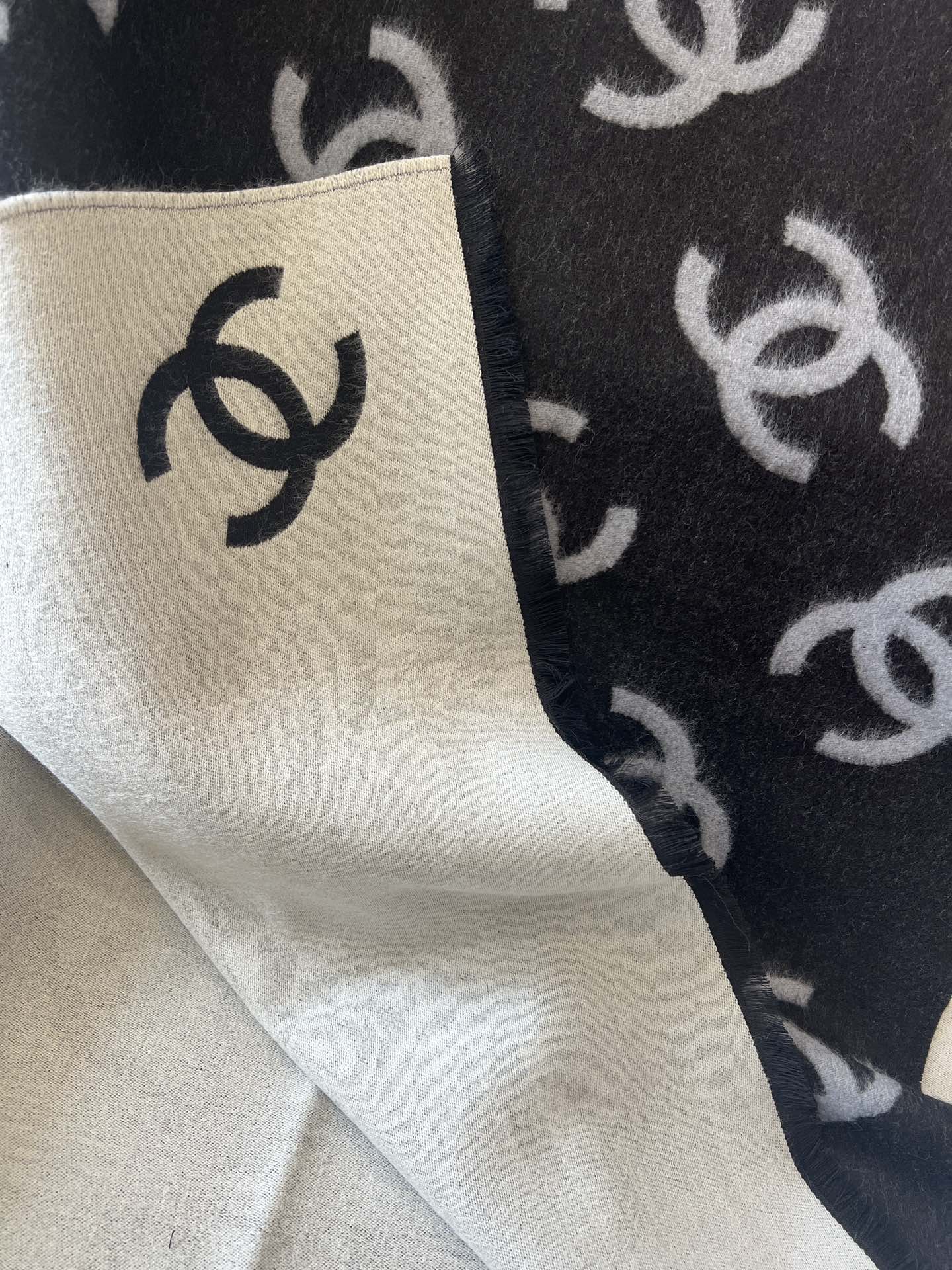 C 25 Large Logo Wool Shawl Scarf
