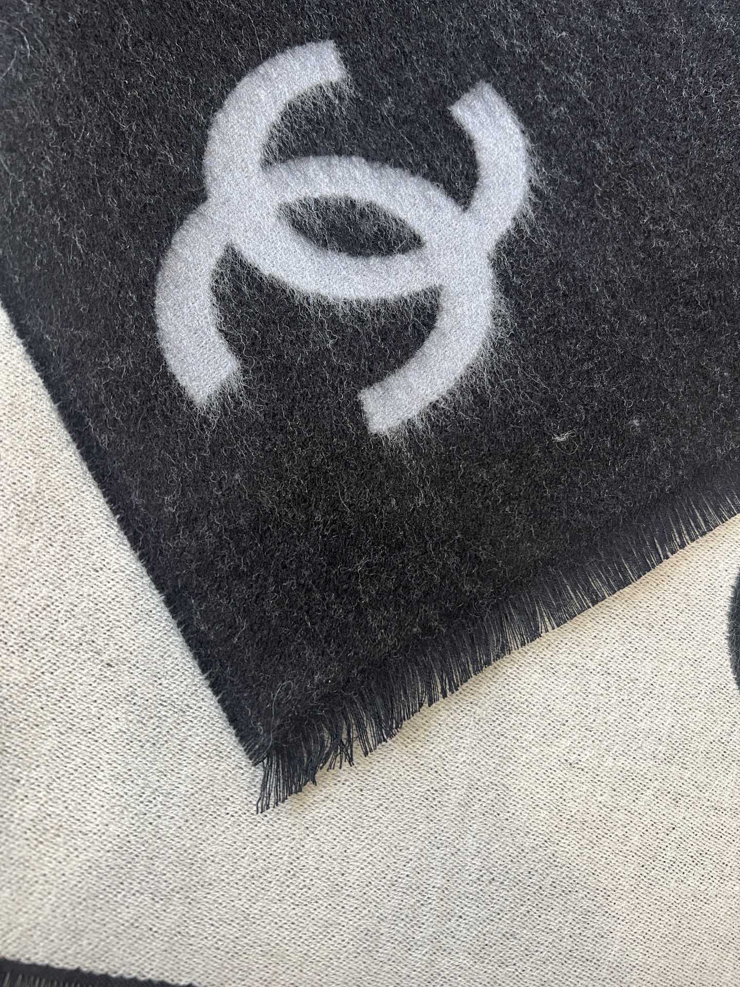 C 25 Large Logo Wool Shawl Scarf