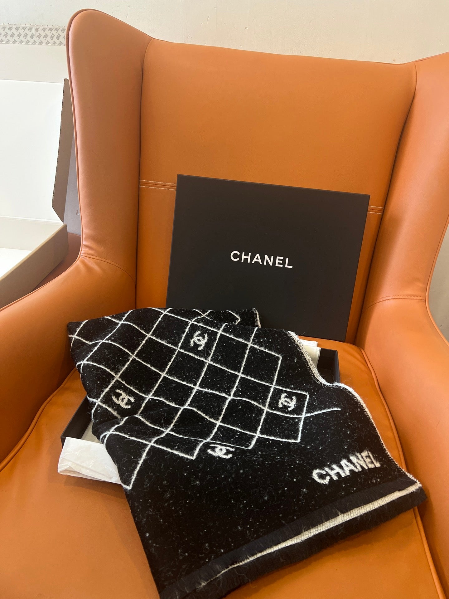 C 25 Large logo scarf with classic diamond pattern.