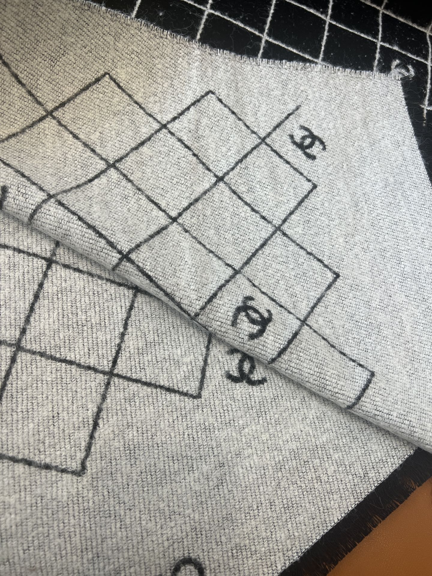 C 25 Large logo scarf with classic diamond pattern.