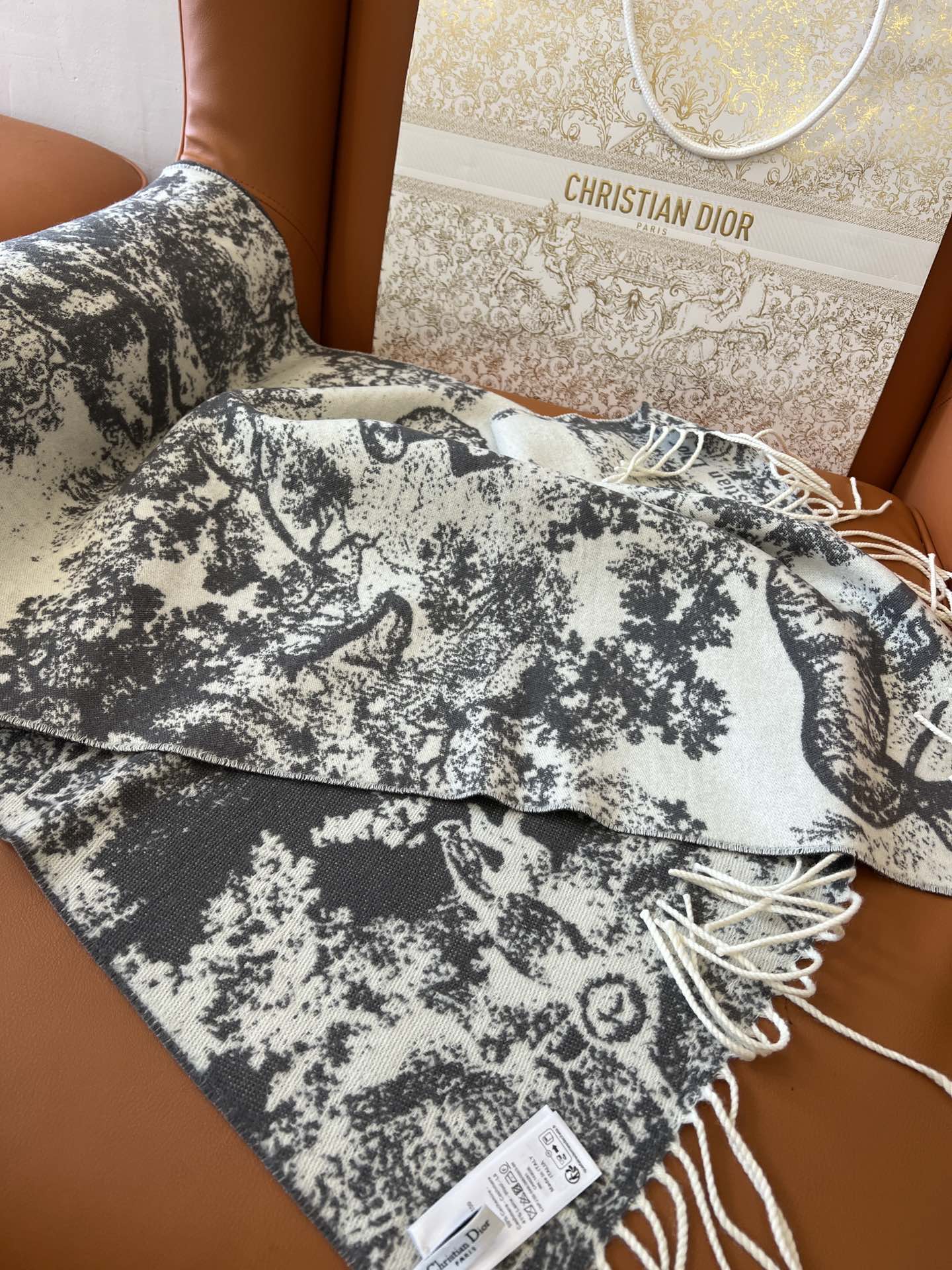 Di 25 Jouy Print Shawl Scarf（BLACK/GRAY/PINK）