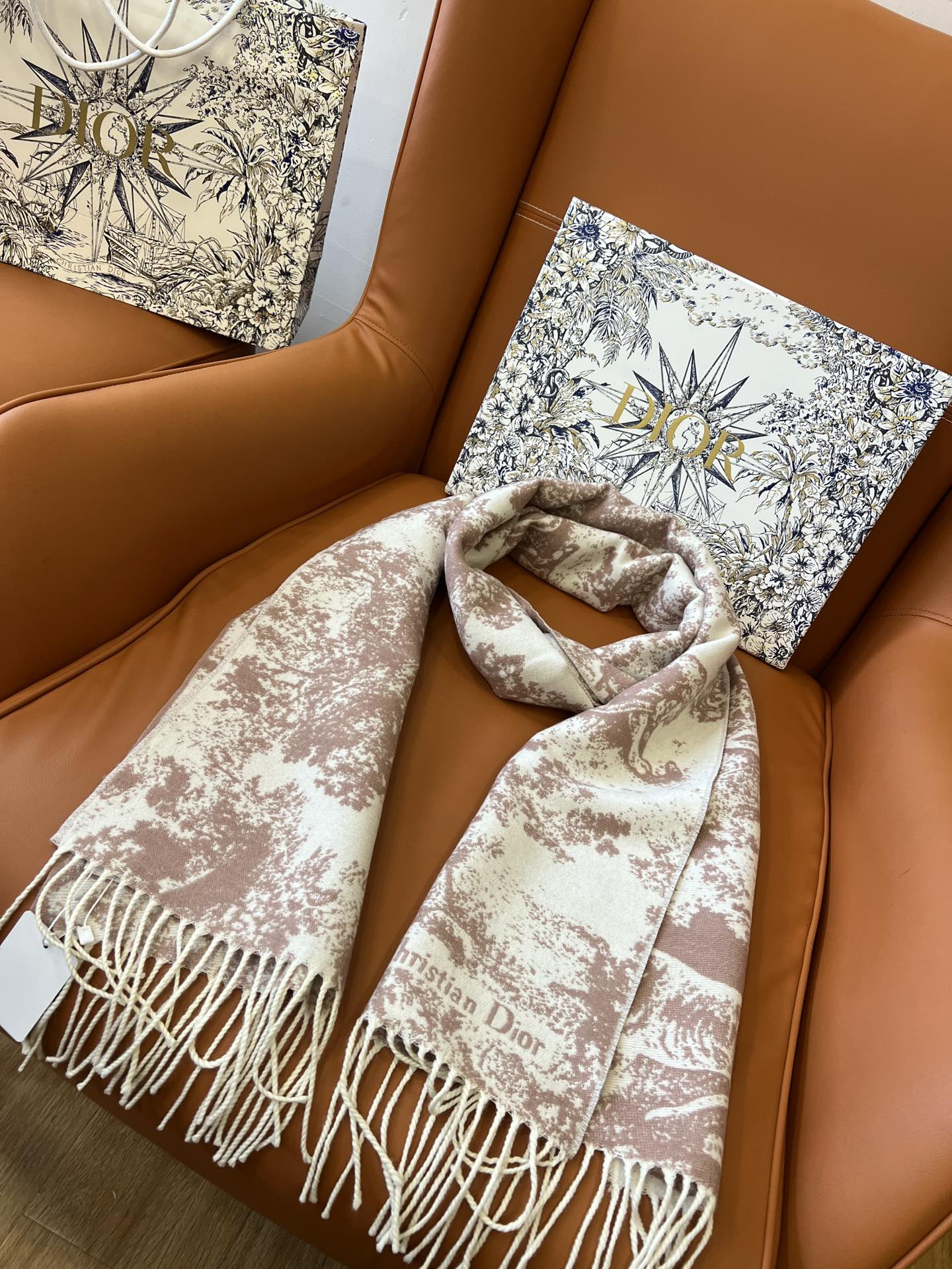Di 25 Jouy Print Shawl Scarf（BLACK/GRAY/PINK）