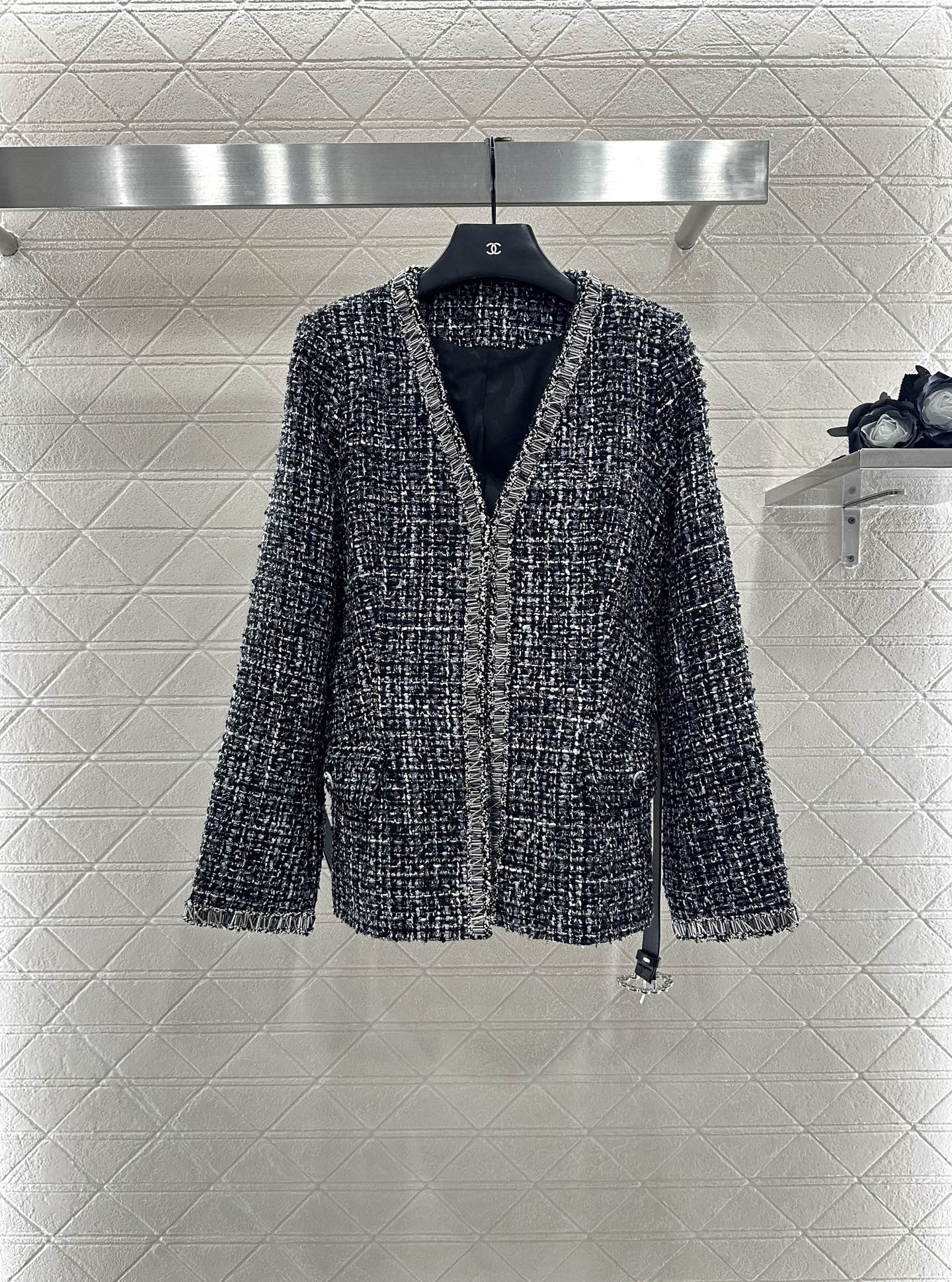 C 25 Woven belt hem jacket
