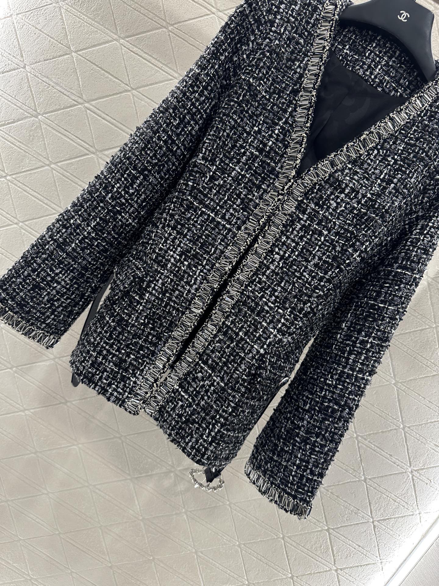 C 25 Woven belt hem jacket