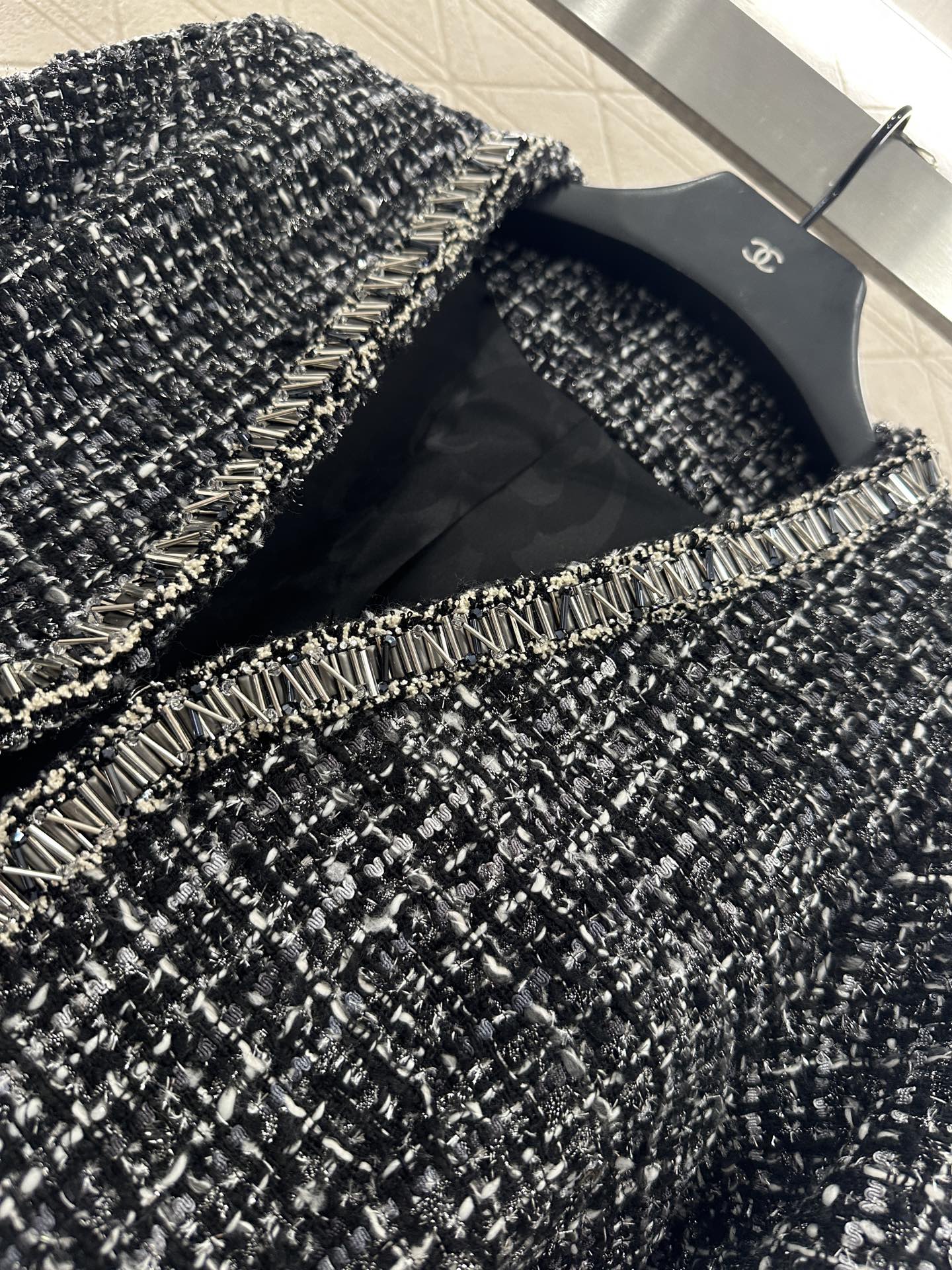 C 25 Woven belt hem jacket