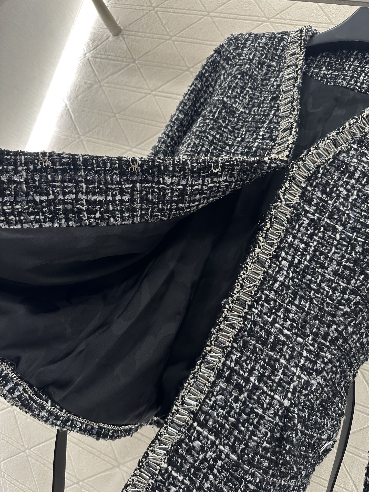 C 25 Woven belt hem jacket