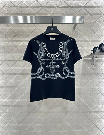 He 25 Round neck chain button print 𝑇𝑒𝑒