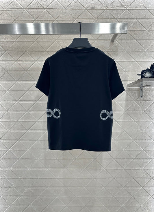 He 25 Round neck chain button print 𝑇𝑒𝑒