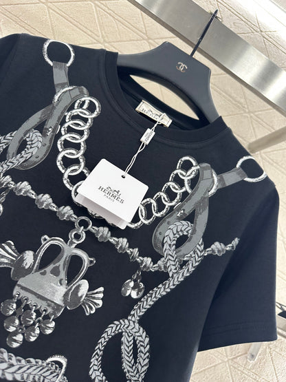 He 25 Round neck chain button print 𝑇𝑒𝑒