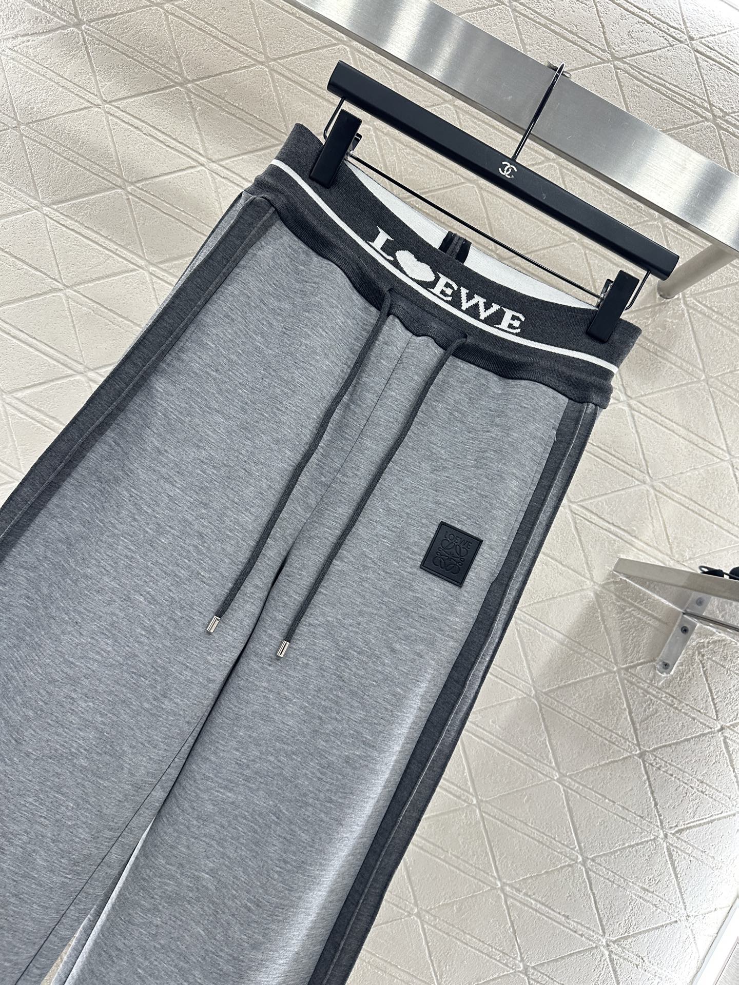 LO 25 Drawstring loose cotton trousers