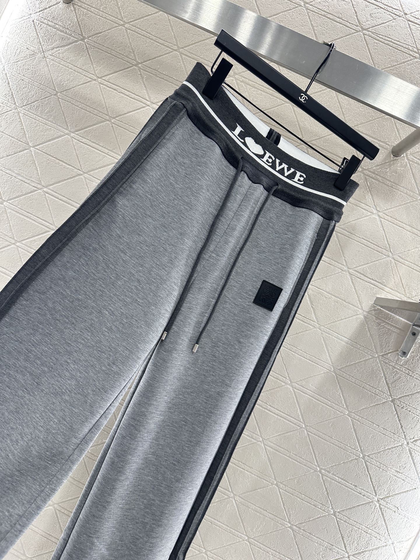 LO 25 Drawstring loose cotton trousers