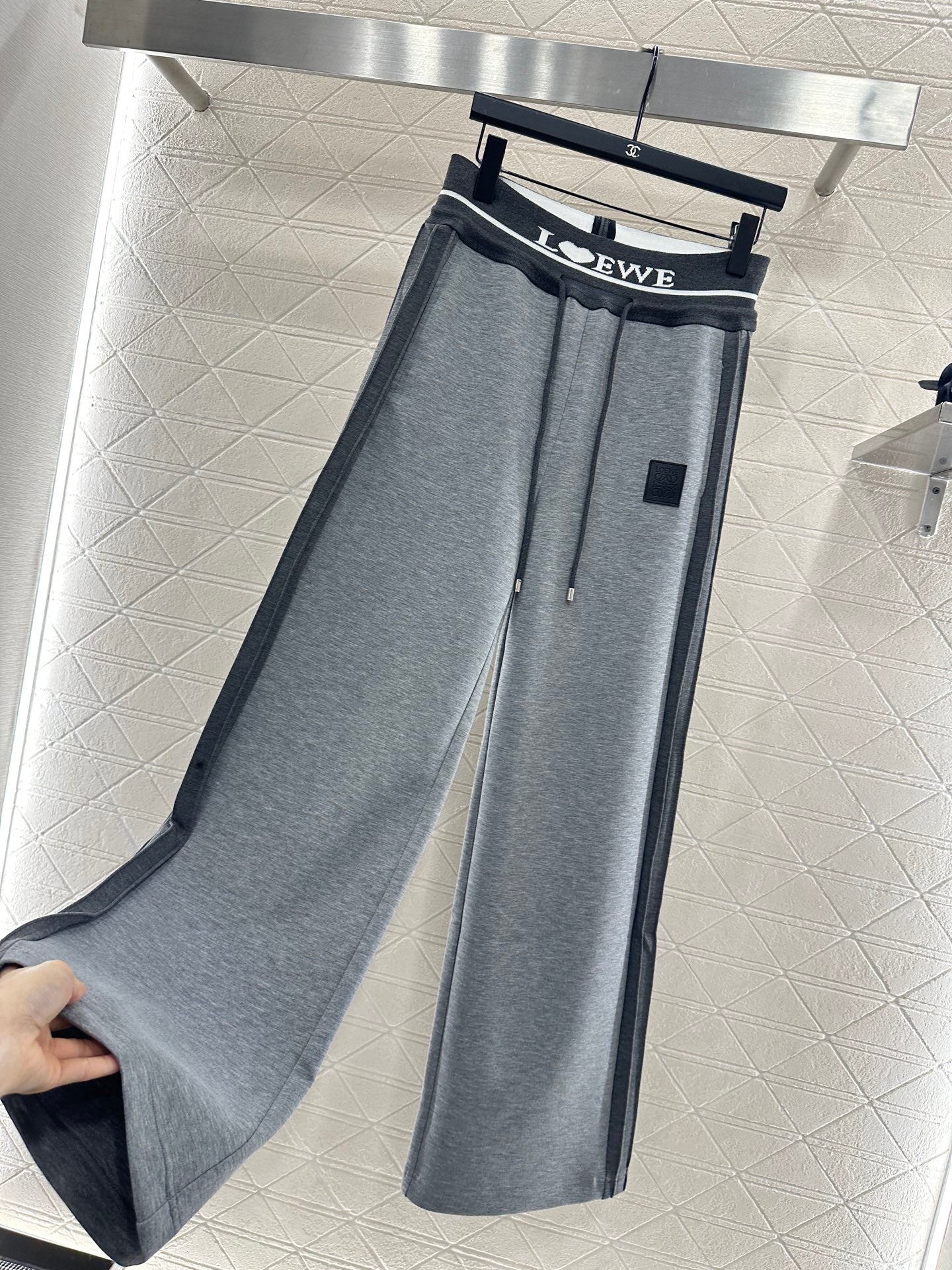 LO 25 Drawstring loose cotton trousers